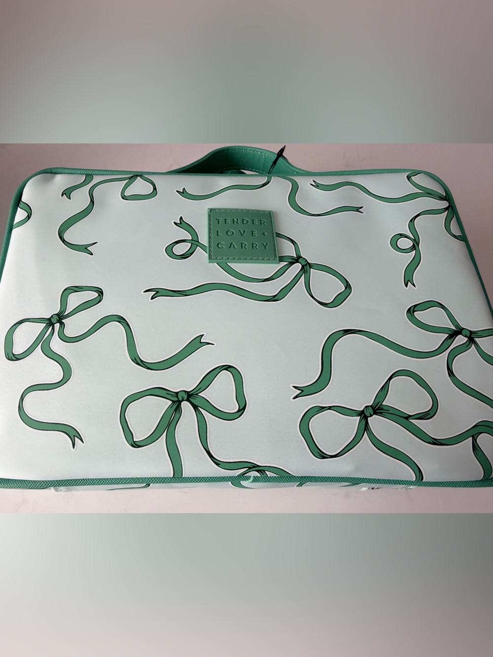 Tender Love + Carry Toiletry Bag Green Bows - Picture 4 of 14